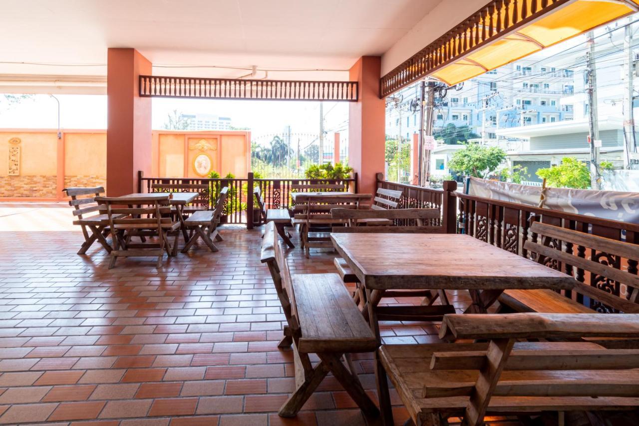 Hotel Reddoorz Navin Mansion 3 Pattaya Esterno foto