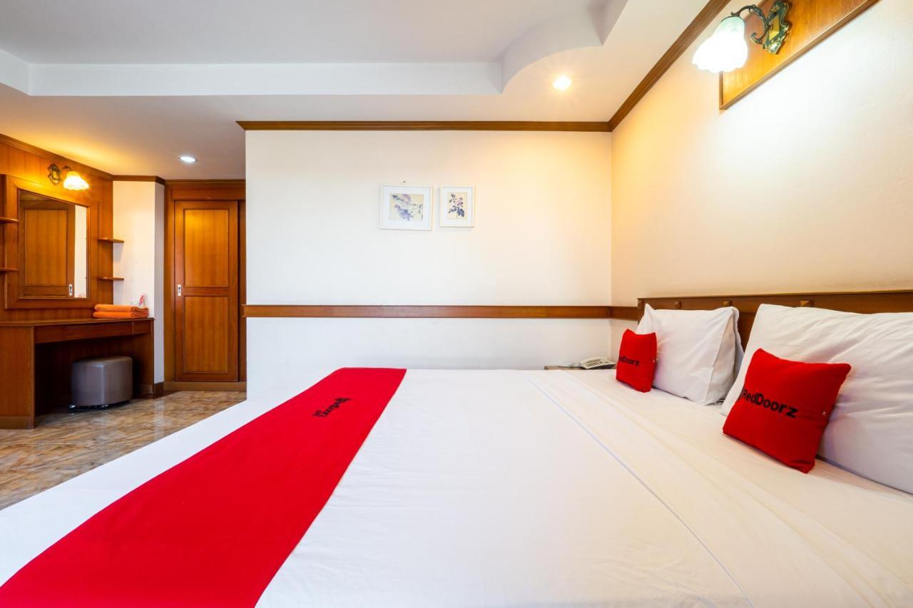 Hotel Reddoorz Navin Mansion 3 Pattaya Esterno foto