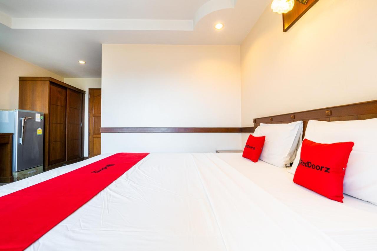 Hotel Reddoorz Navin Mansion 3 Pattaya Esterno foto