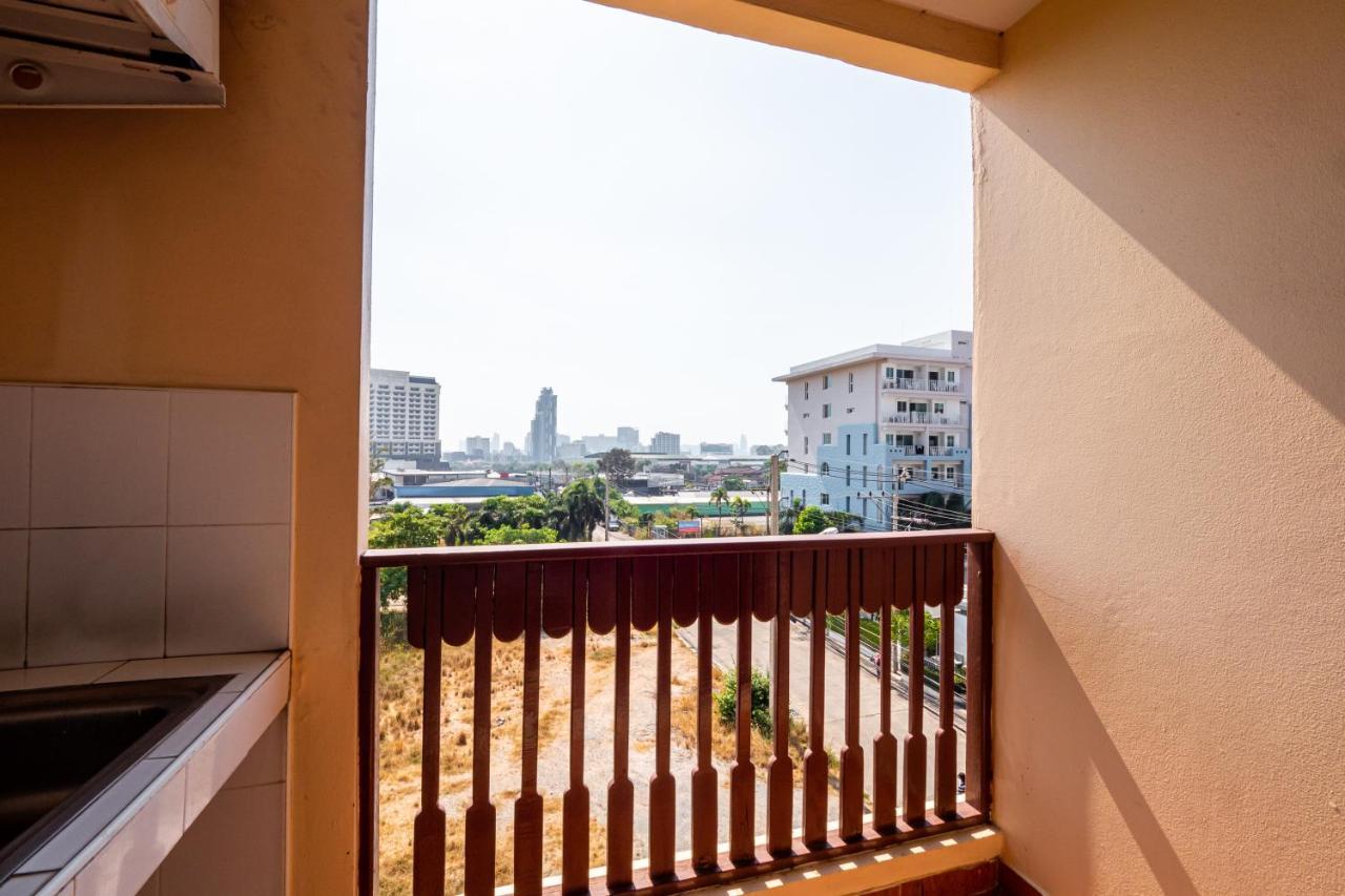 Hotel Reddoorz Navin Mansion 3 Pattaya Esterno foto