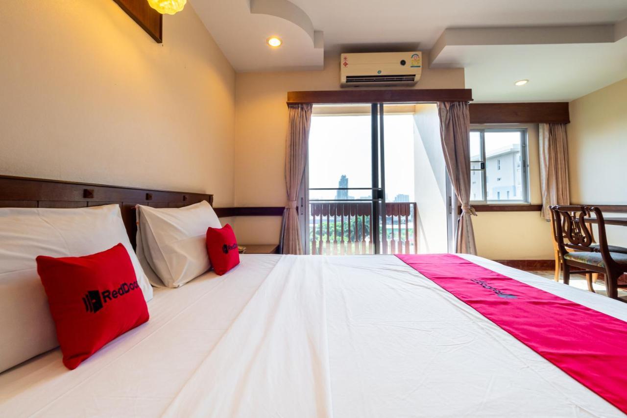 Hotel Reddoorz Navin Mansion 3 Pattaya Esterno foto