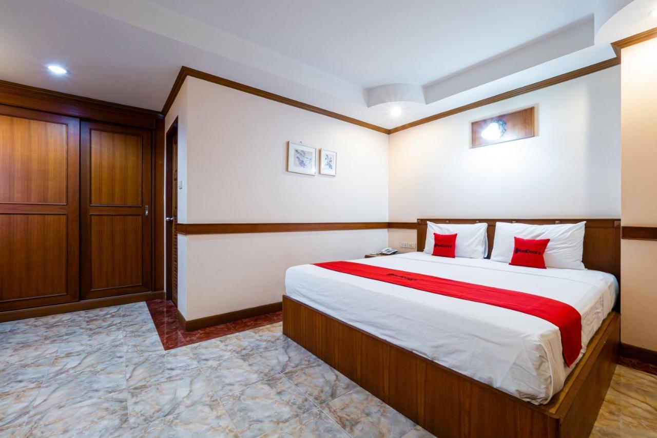 Hotel Reddoorz Navin Mansion 3 Pattaya Esterno foto